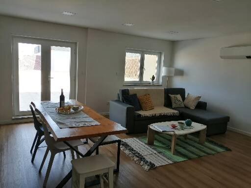 Zelu Apartamento Centro Da กัวร์ดา ภายนอก รูปภาพ